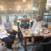 Duduk Bersama di Warkop, Kadis TPHBun Sulsel dan REPRO Maros Bahas Transparansi Aset Pabrik Benih Jagung